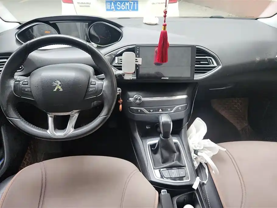 Peugeot 308S 2015 1.2T Auto Dynamic Edition фото 12