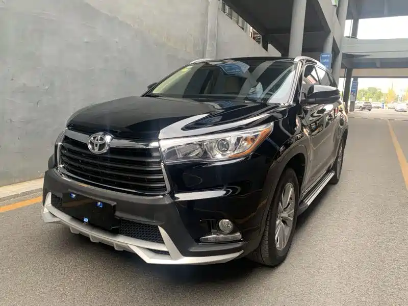 TOYOTA HIGHLANDER