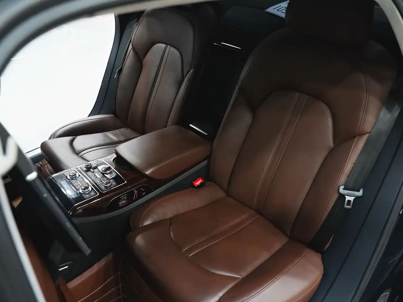 Audi A8 2012 A8L 6.3 FSI W12 quattro фото 15