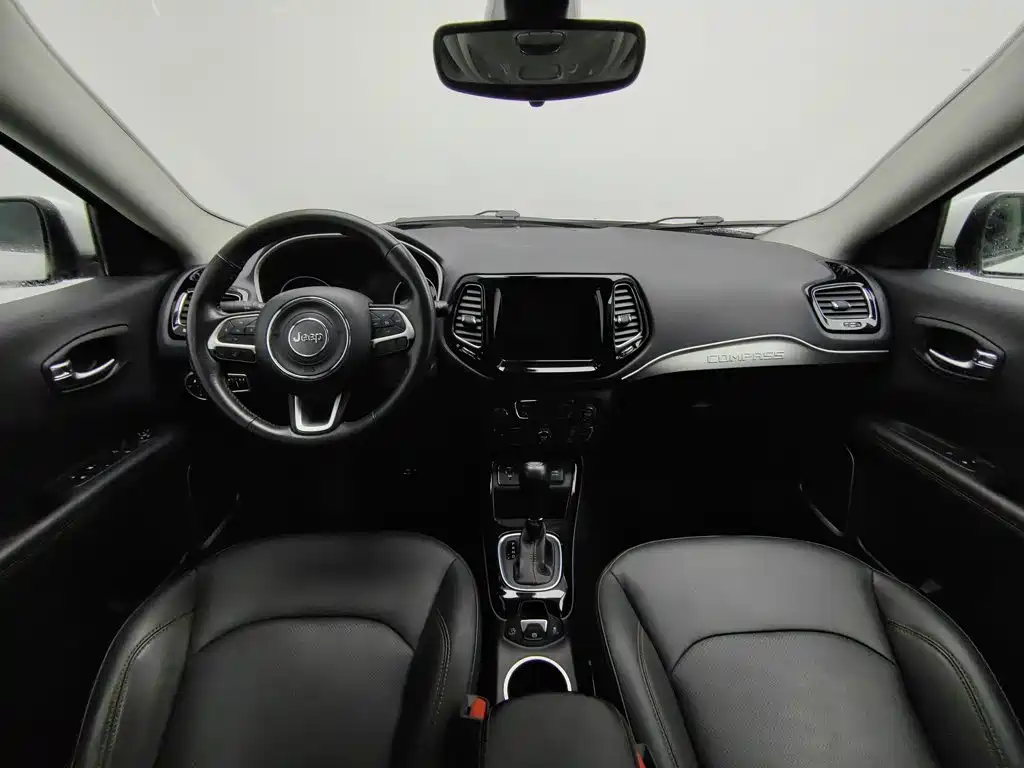 Photo 5 - Jeep Compass