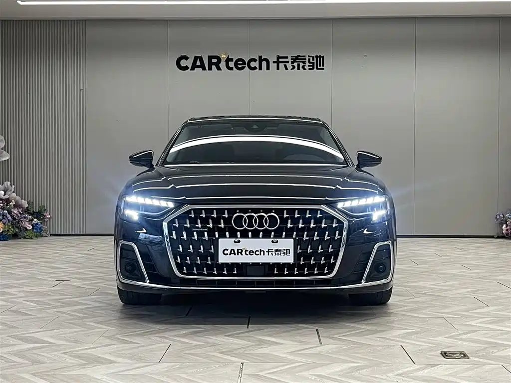 Photo 3 - Audi A8