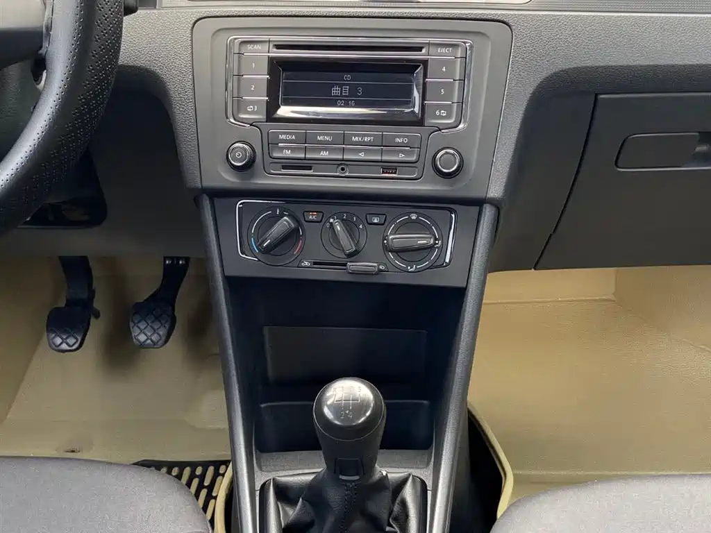 Volkswagen Santana 2013 1.4L Manual Trend Edition фото 11