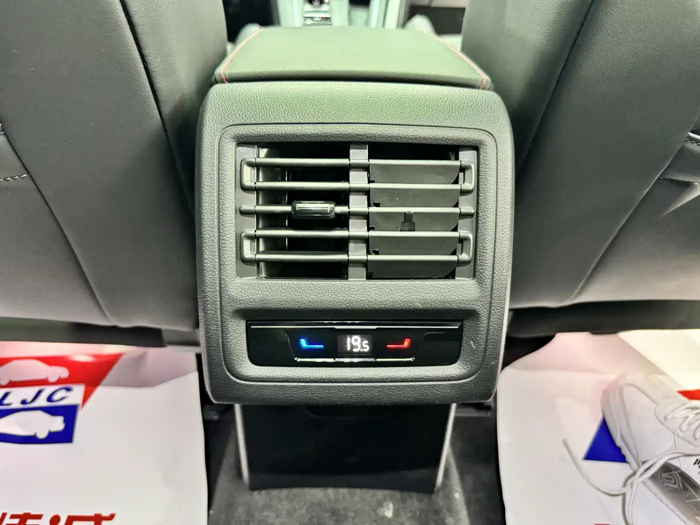 Volkswagen Golf GTI 2023 380TSI DSG GTI фото 18