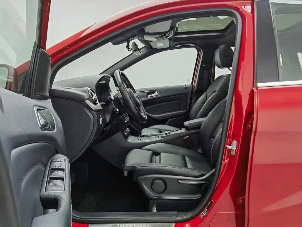 Photo 10 - Mercedes-Benz B-Class