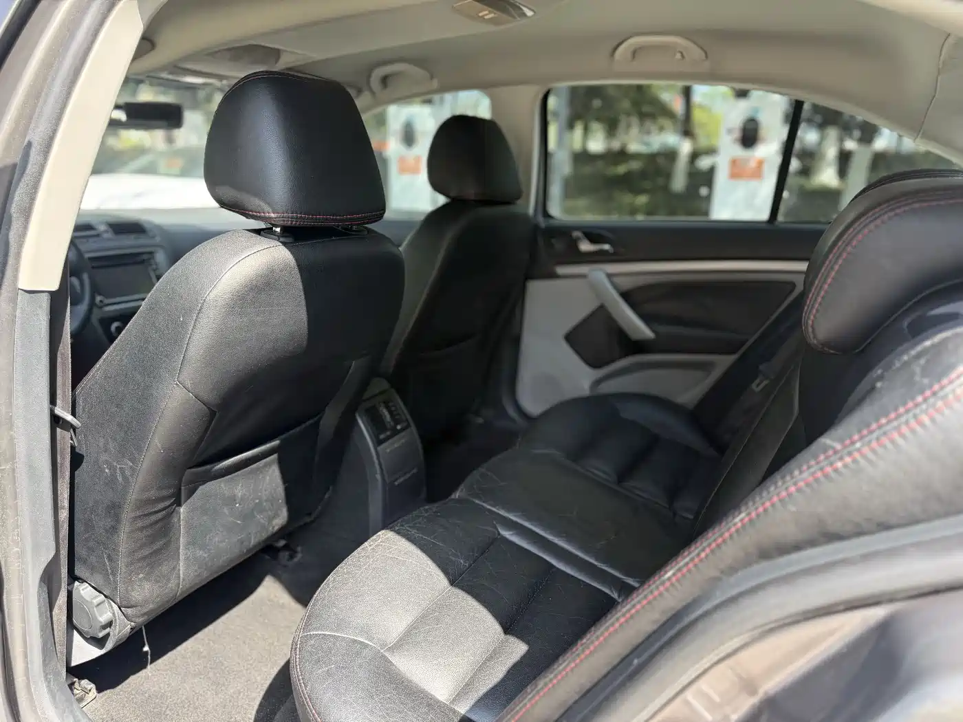 Škoda Octavia 2012 1.6L Automatic Yijie Edition фото 8