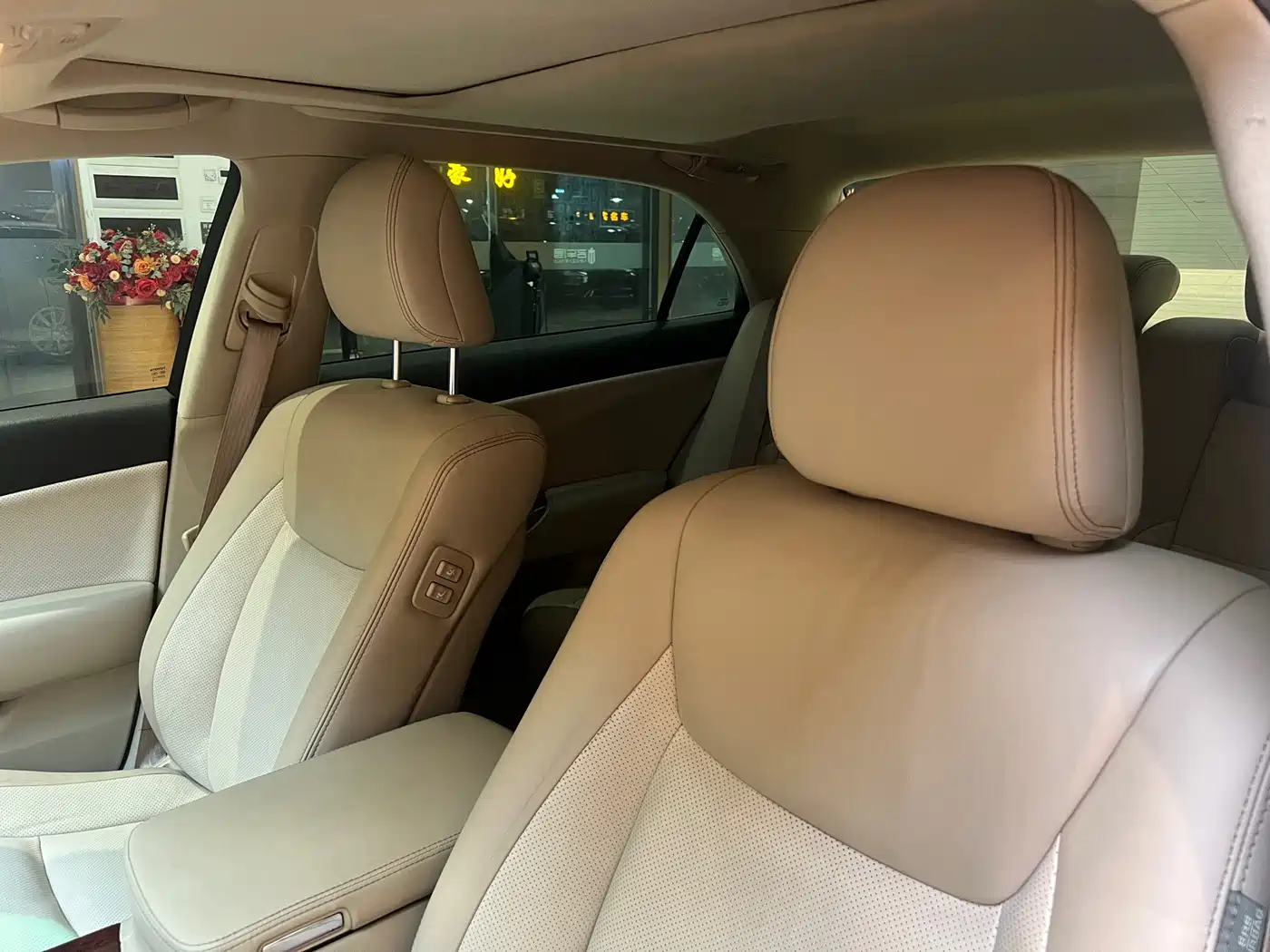 Toyota Crown 2012 2.5L Royal Navigation Edition фото 18