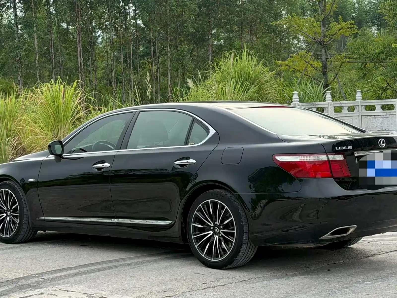 Фото 4 - Lexus LS