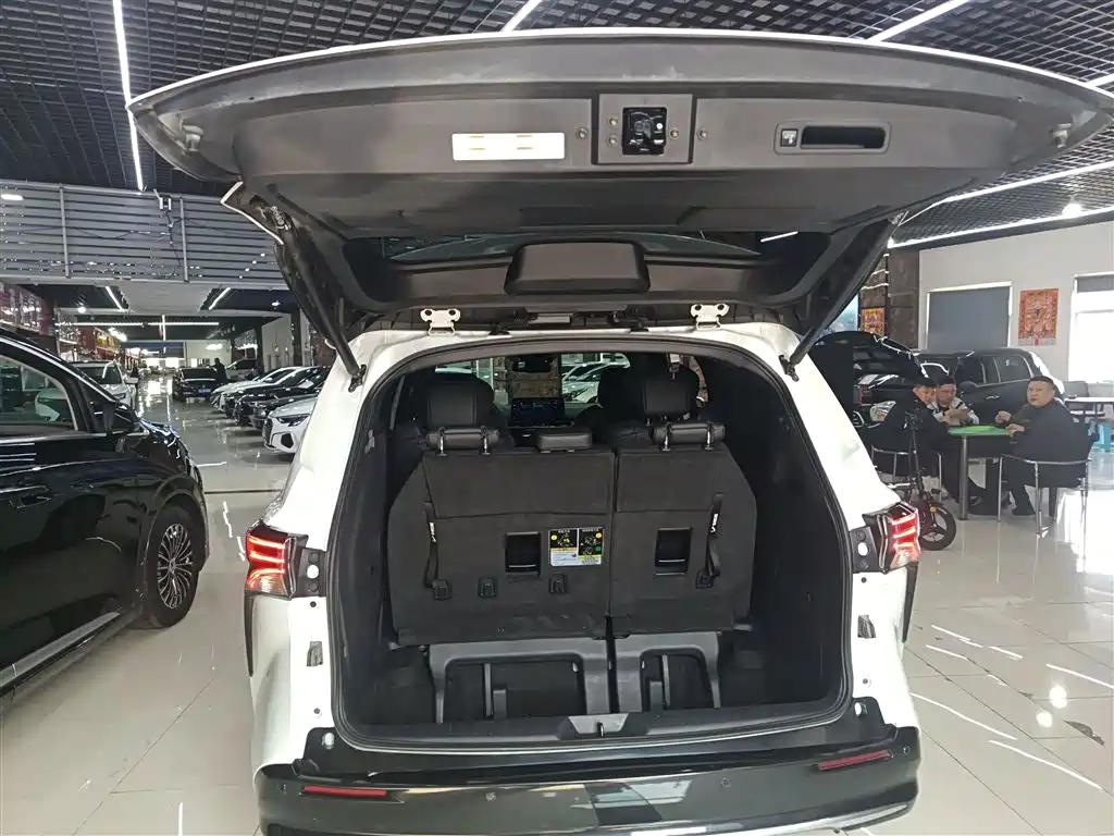 Toyota Sienna 2021 2.5L Hybrid Ultimate Edition фото 19