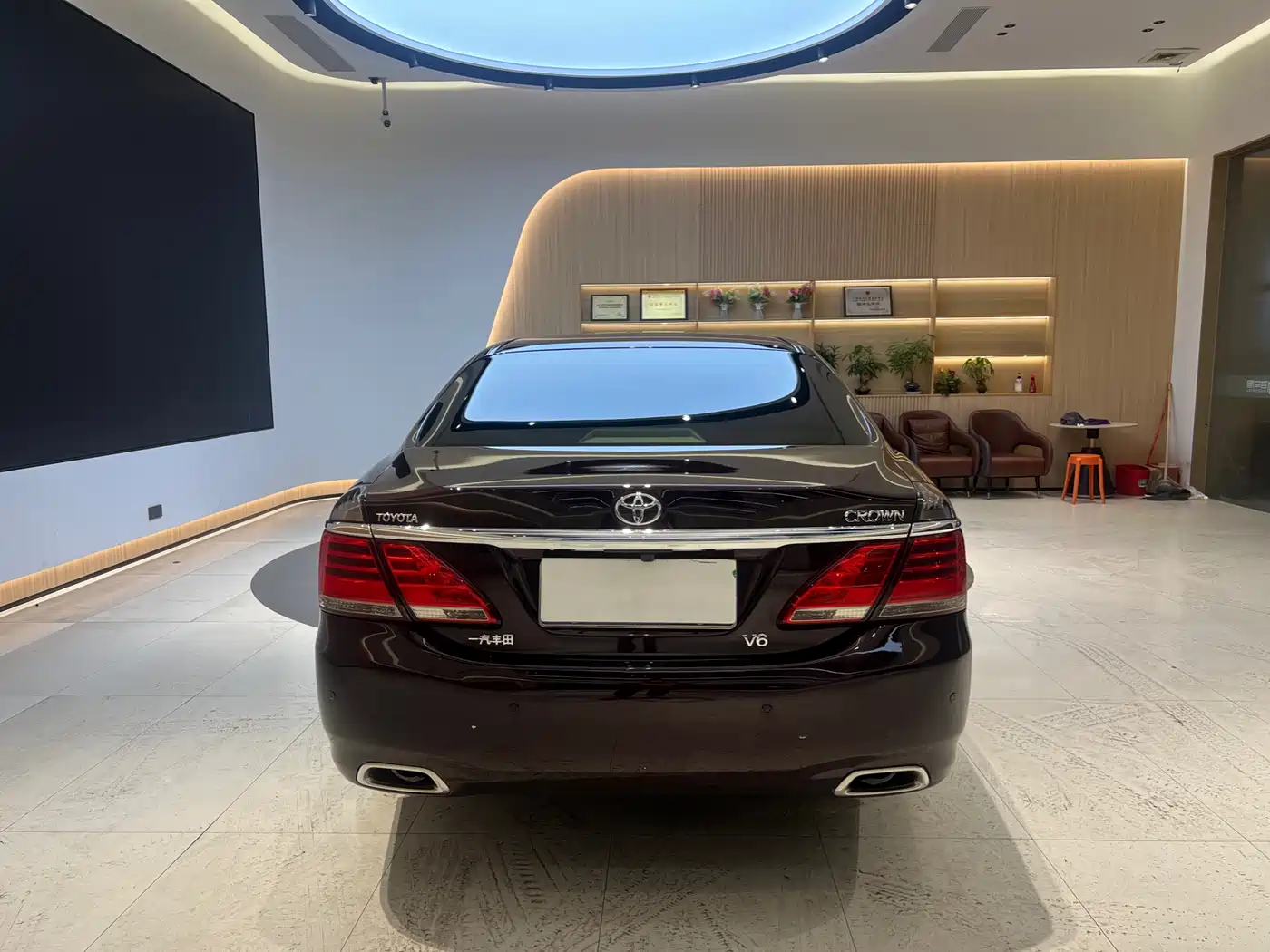 Toyota Crown 2012 2.5L Royal Navigation Edition фото 4