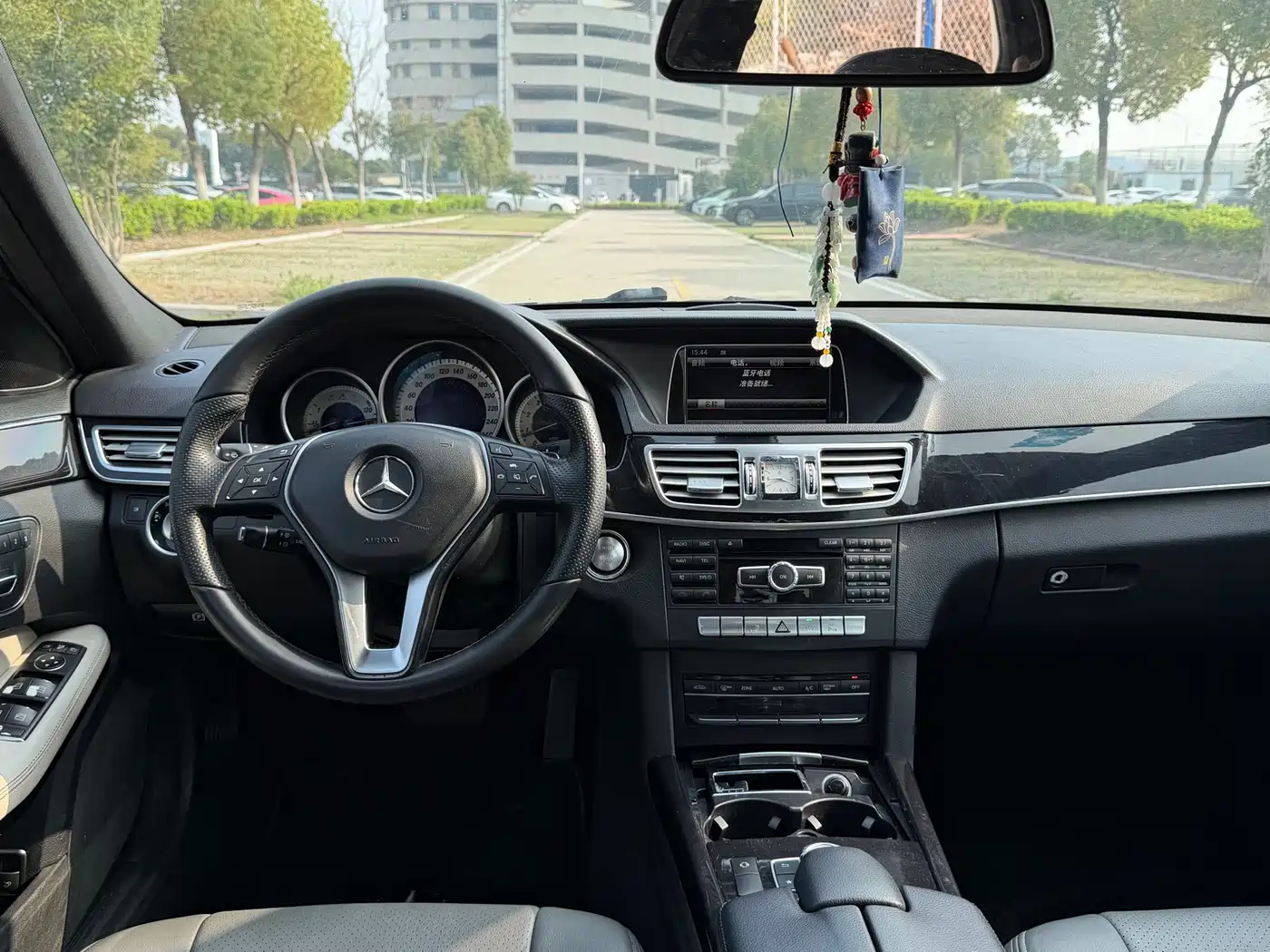 Mercedes-Benz E-Class 2015 E 260 L Sport фото 13