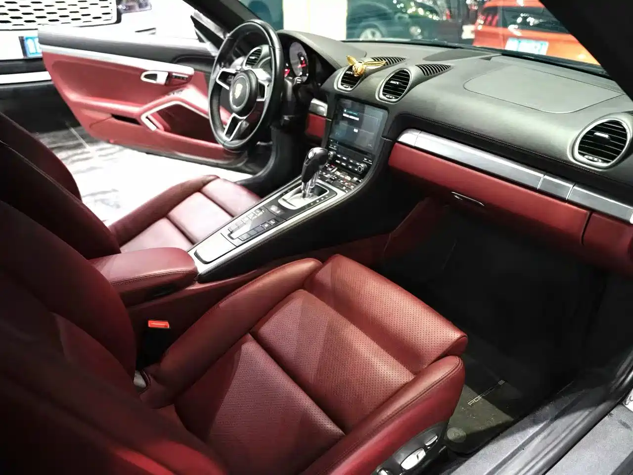 Porsche 718 2018 Cayman 2.0T фото 8