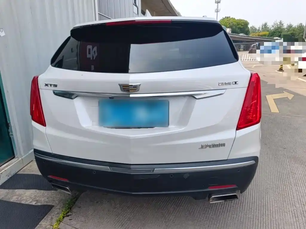 Cadillac XT5 2017 2016 25T Luxury Model