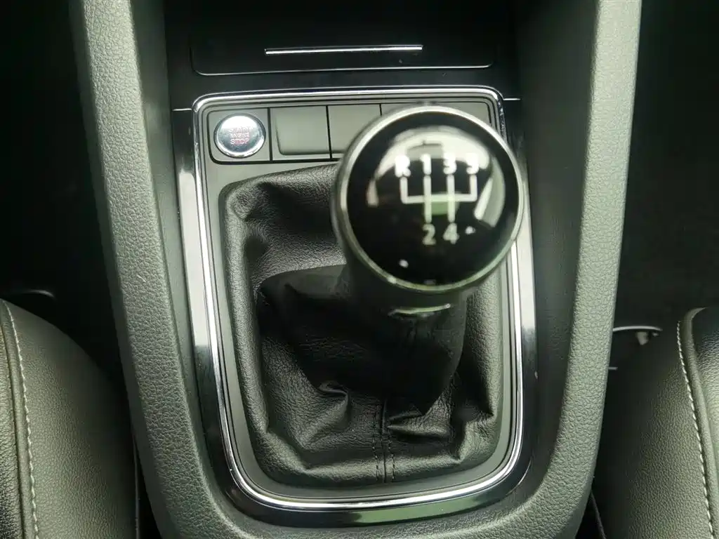 Volkswagen Sagitar 2017 1.6L Manual Comfort фото 13