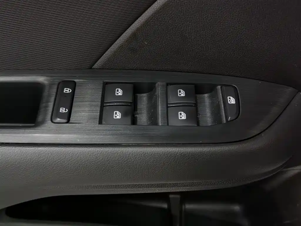 Chevrolet Monza 2024 1.5L Dual-Clutch Enjoyment Edition фото 9