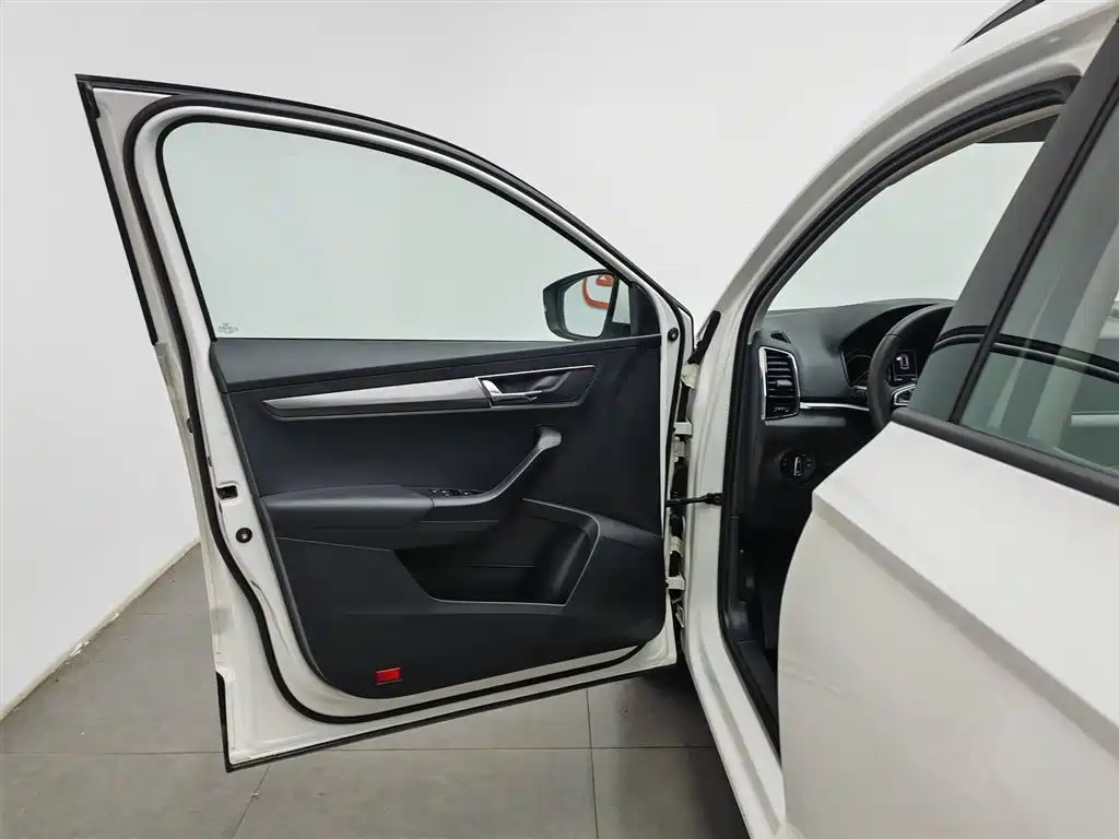 Škoda Karoq 2019 TSI280 Smart Drive Premium Edition China VI фото 8