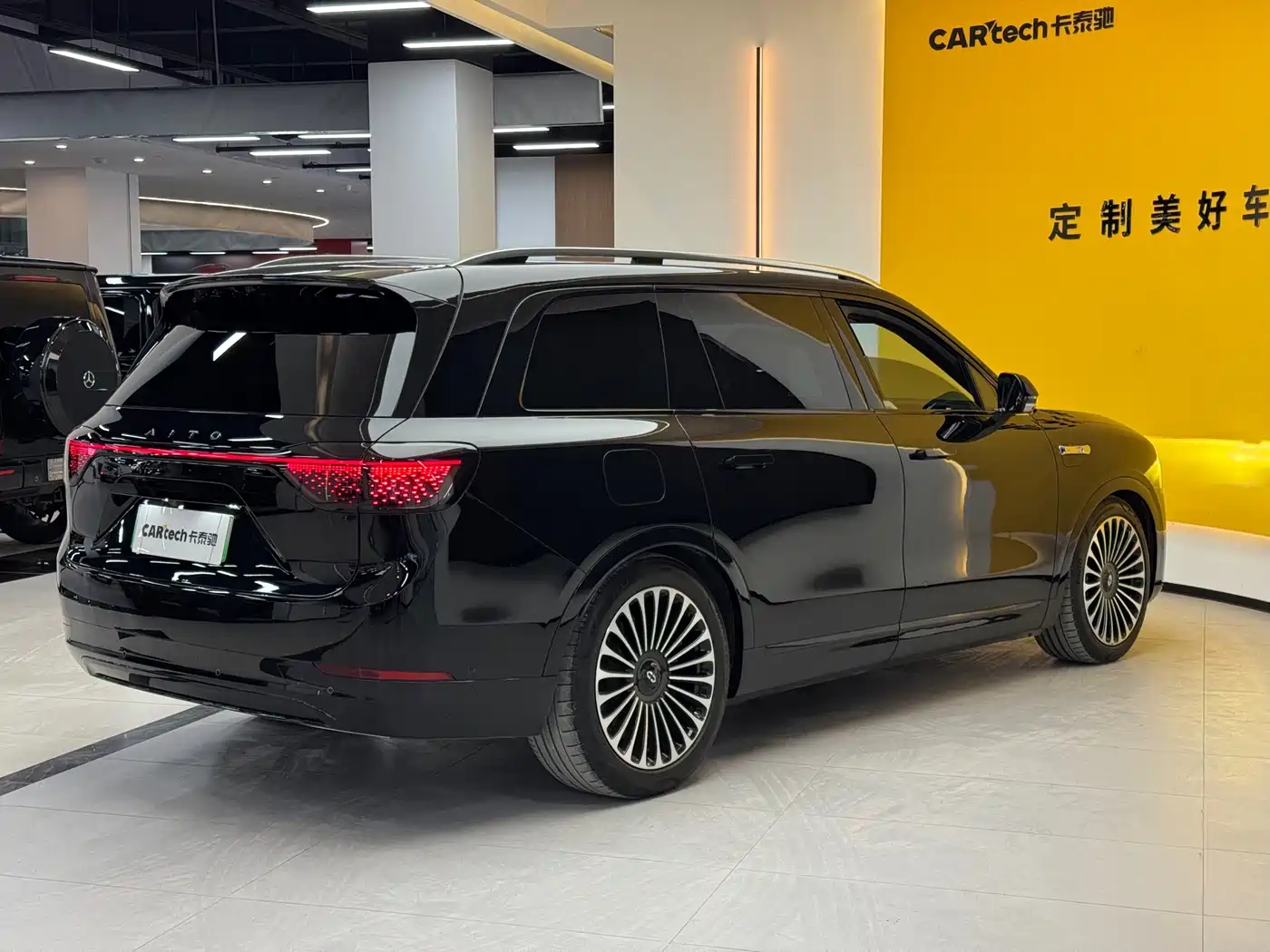 AITO Wenjie AITO M9 2024 Range Extender Max Edition 42kWh 6-seater фото 5
