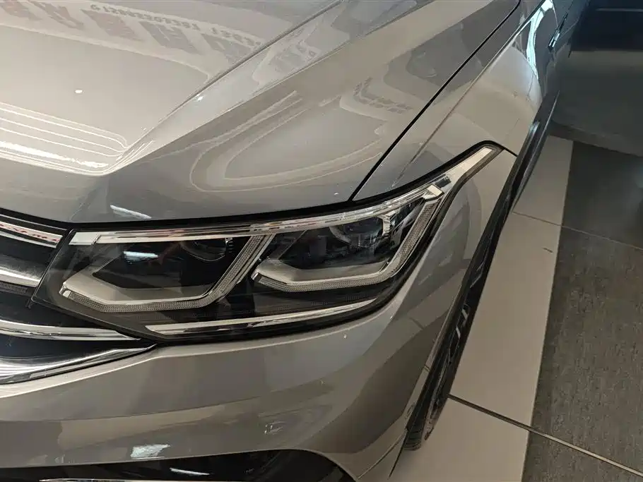 Volkswagen Tiguan L 2022 330TSI Automatic 2WD R-Line Flagship Edition фото 5