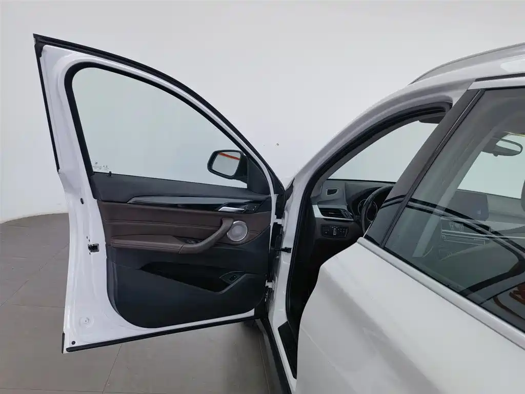 BMW X1 2022 sDrive25Li Leading фото 8