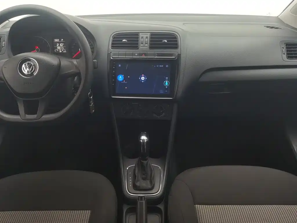 Volkswagen Polo 2016 1.4L Automatic Trend фото 12