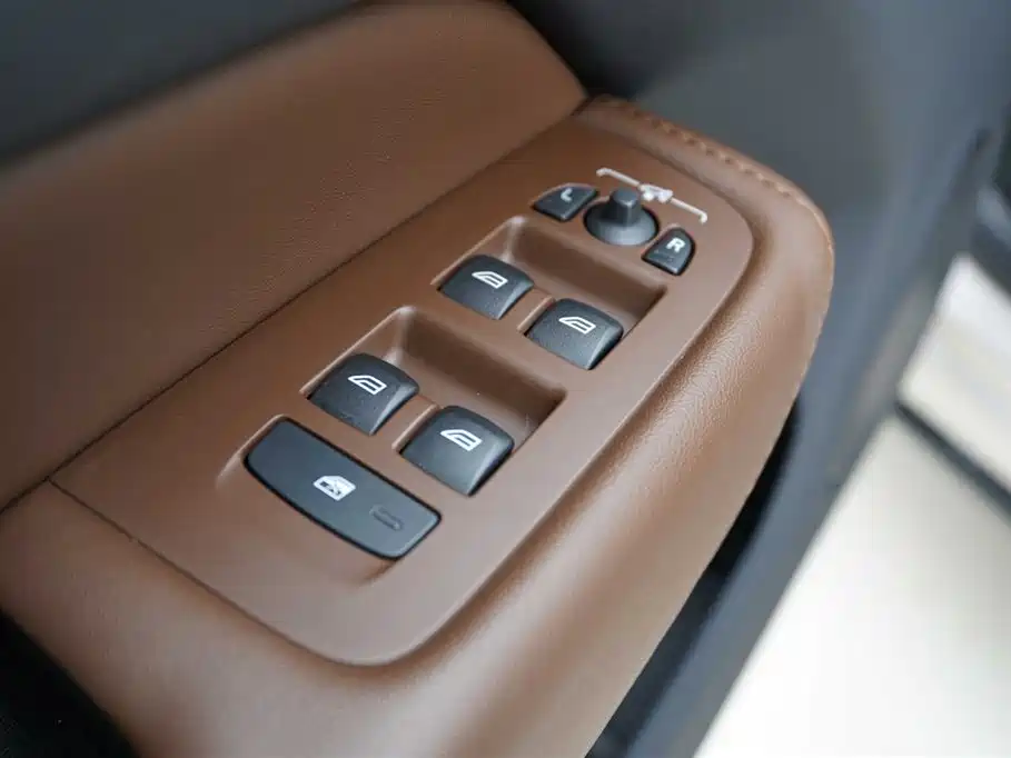 VOLVO XC60 PLUG-IN HYBRID
