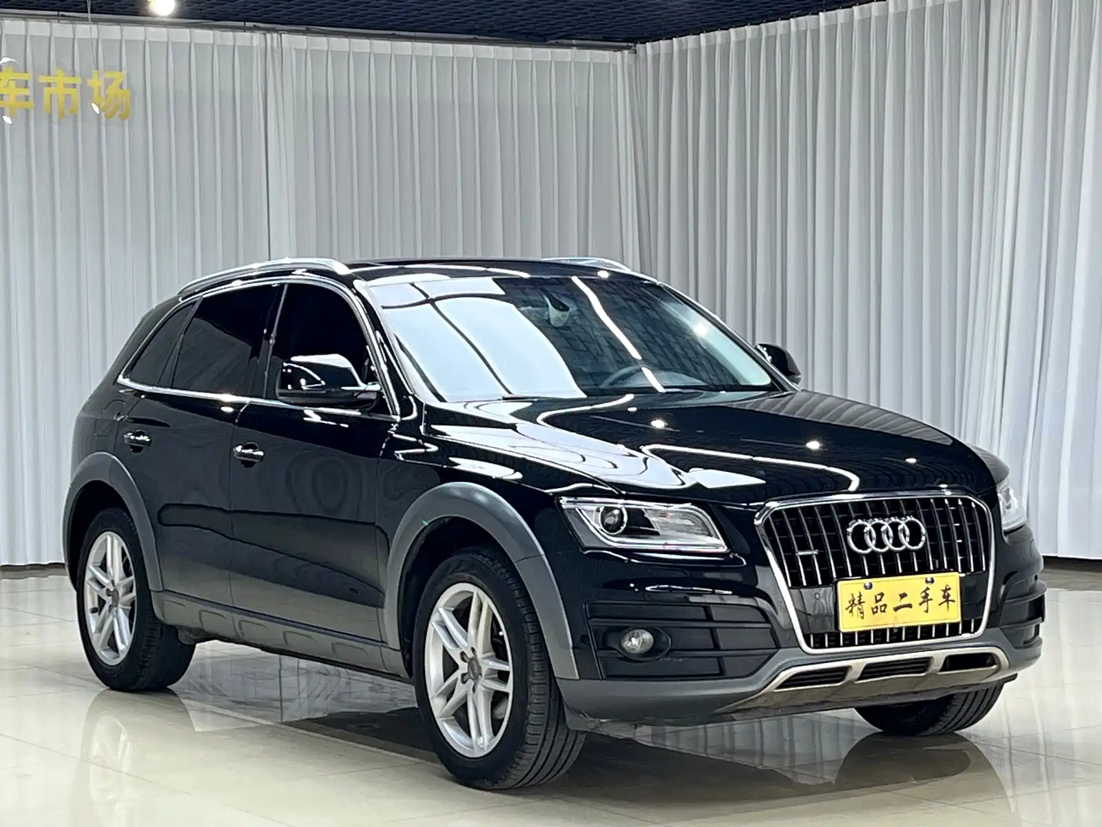 Photo 2 - Audi Q5