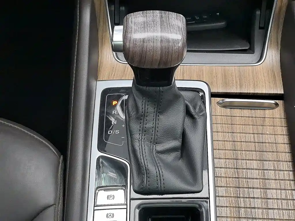 Roewe RX8 2019 30T Intelligent Internet 2WD Flagship Edition фото 13