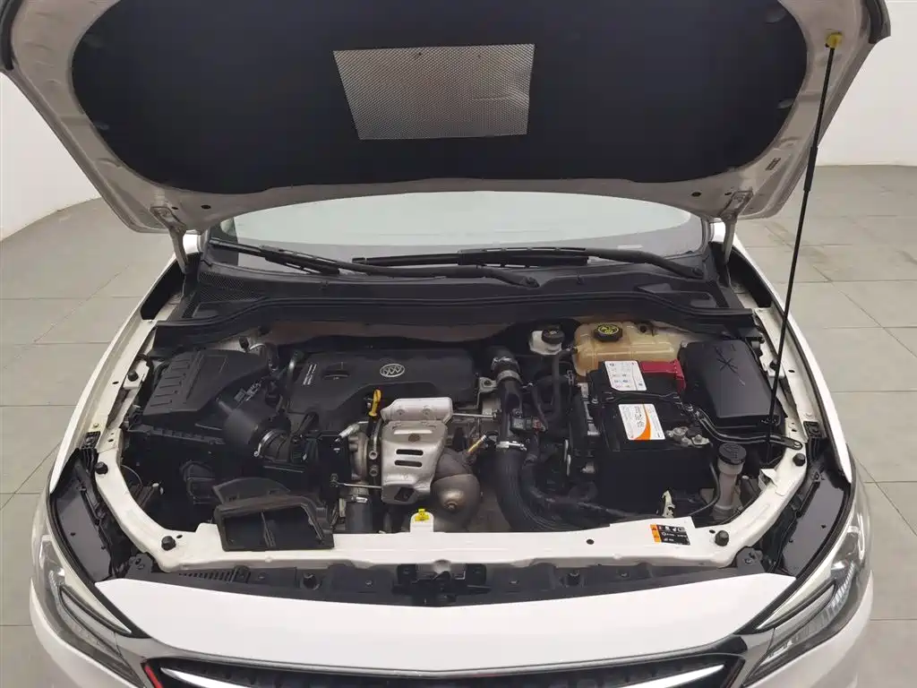 Buick Excelle 2018 15T Manual Elite (China V) фото 6