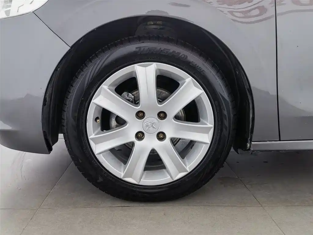 Peugeot 301 2014 1.6L Automatic Premium Edition фото 17
