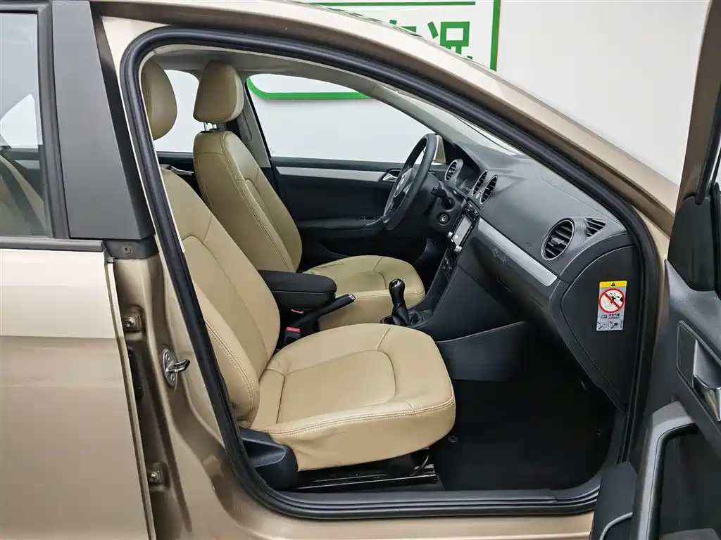 Volkswagen Jetta 2013 1.6L Manual Comfort фото 23