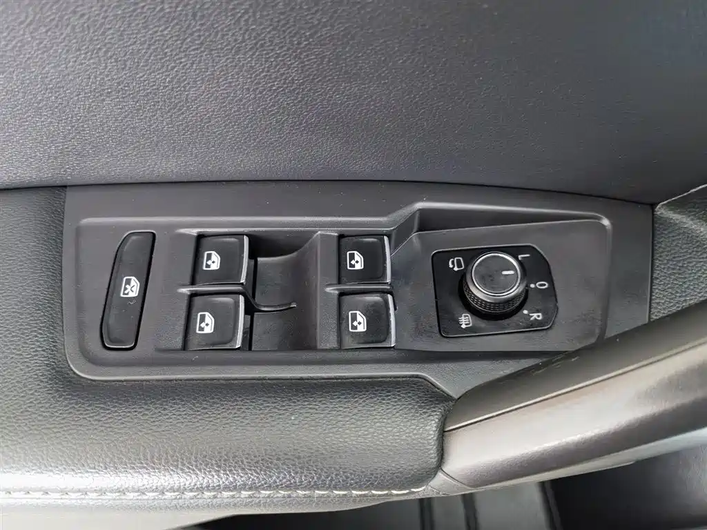 Volkswagen Tiguan L 2019 330TSI Auto 2WD Smart Luxury Edition China V фото 9