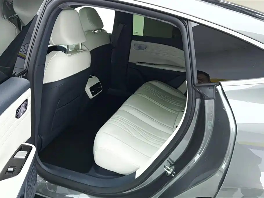 GEELY GALAXY GALAXY E8