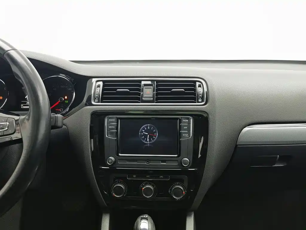 Volkswagen Sagitar 2018 280TSI DSG Spark Edition фото 12