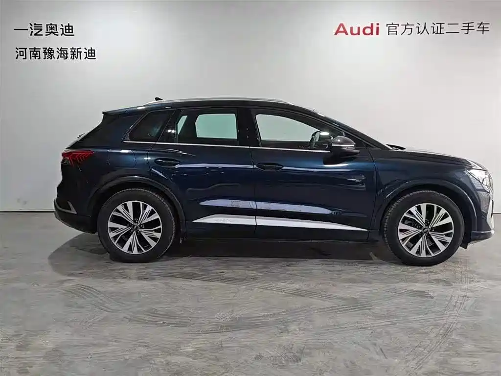 AUDI Q4 E TRON