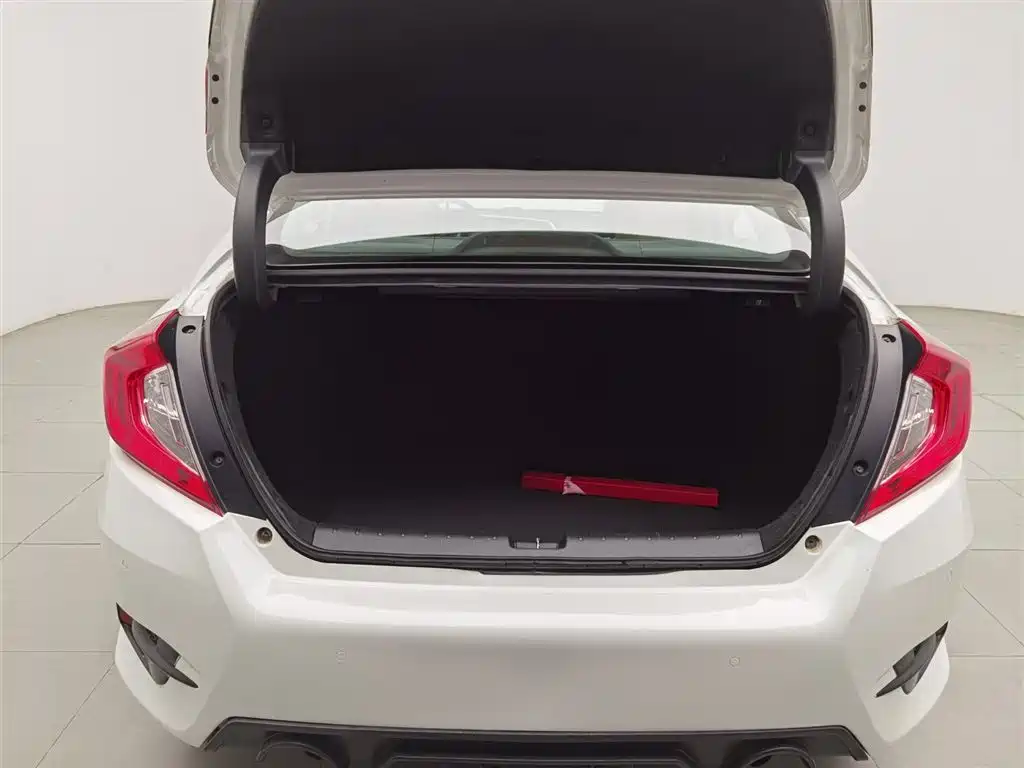 Honda Civic 2016 220TURBO CVT Luxury Edition фото 16