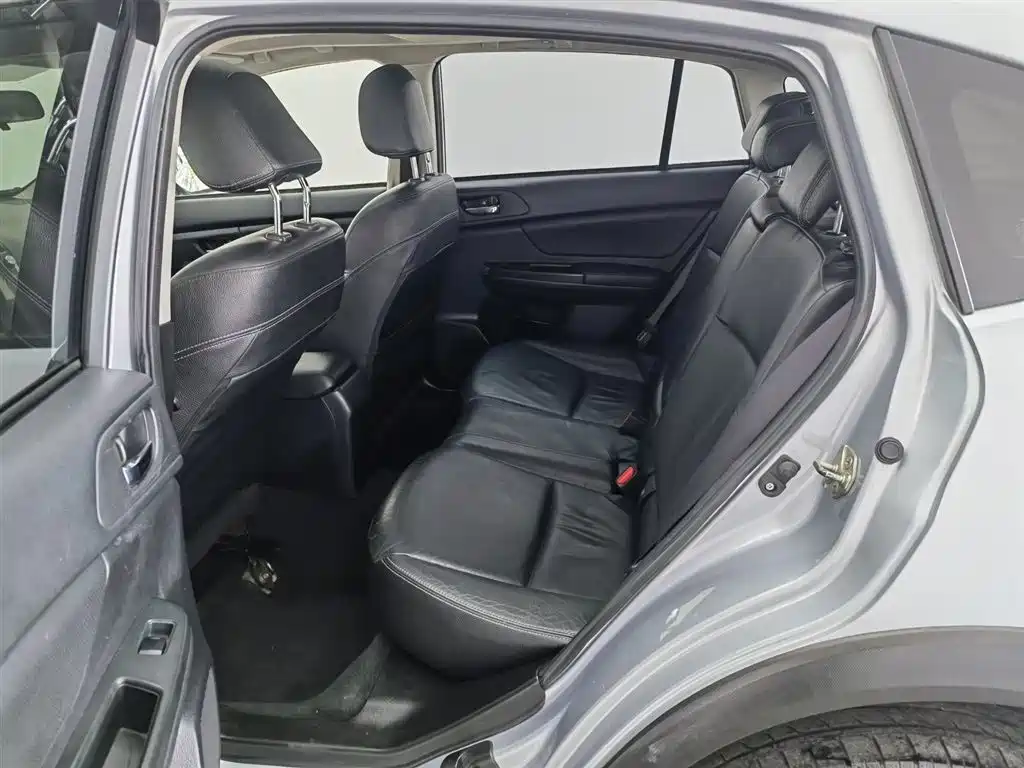 Subaru XV 2012 2.0i Luxury Edition фото 15
