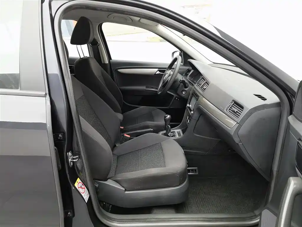 Volkswagen Lavida 2013 Facelift Classic 1.6L Manual Trend фото 23