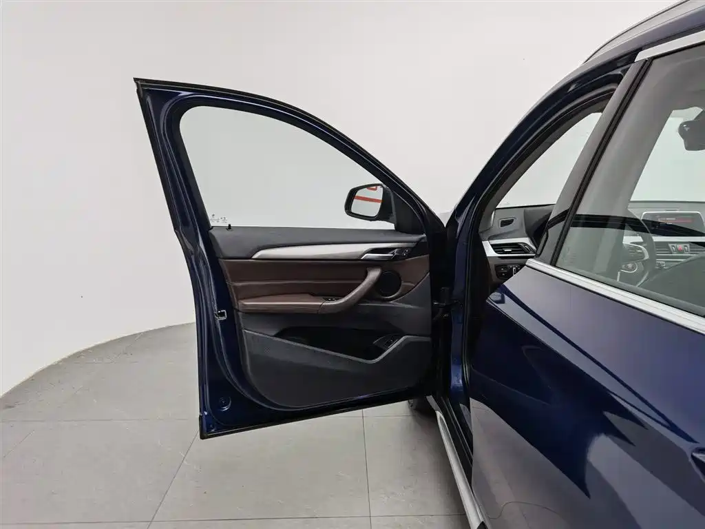 BMW X1 2019 sDrive18Li Premium Model фото 8