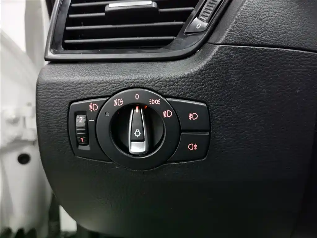 BMW X1 2015 Model sDrive18i Fashion Advanced Edition фото 21