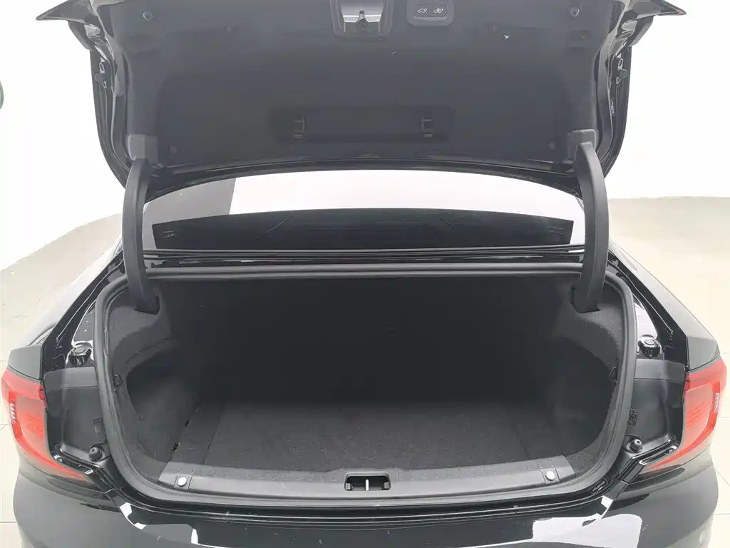 Volvo S90 2023 B5 Intelligent Vision Luxury Edition фото 16