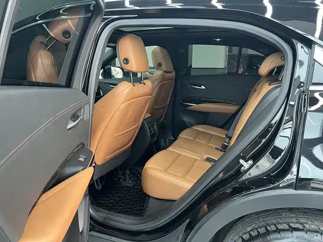 CADILLAC XT4