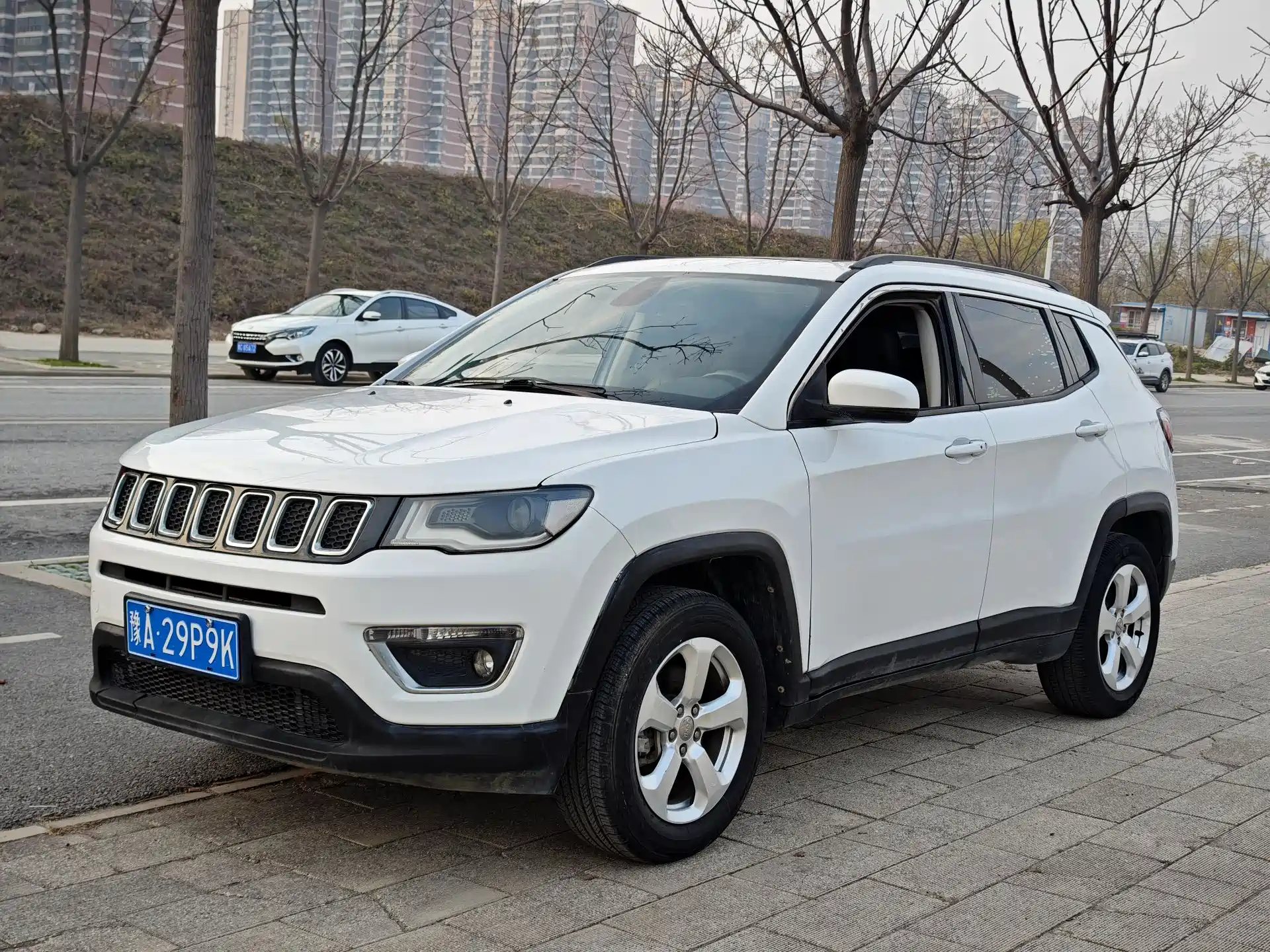 Фото 1 - Jeep Compass