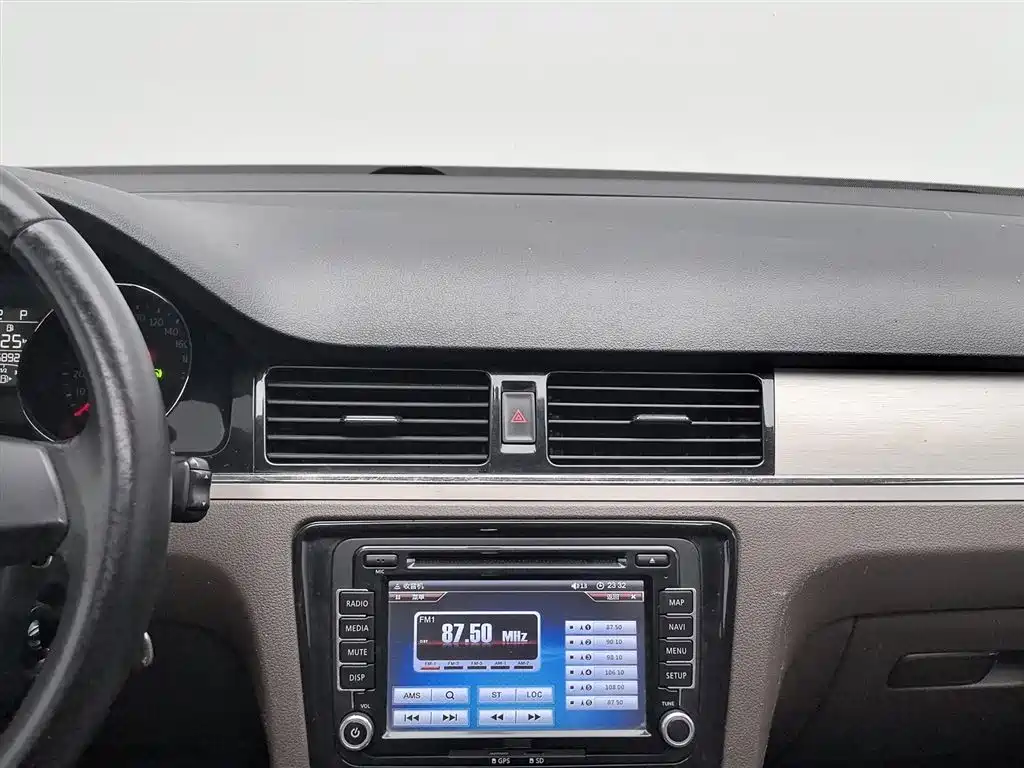 Volkswagen Bora 2014 1.6L Automatic Comfort Edition фото 12