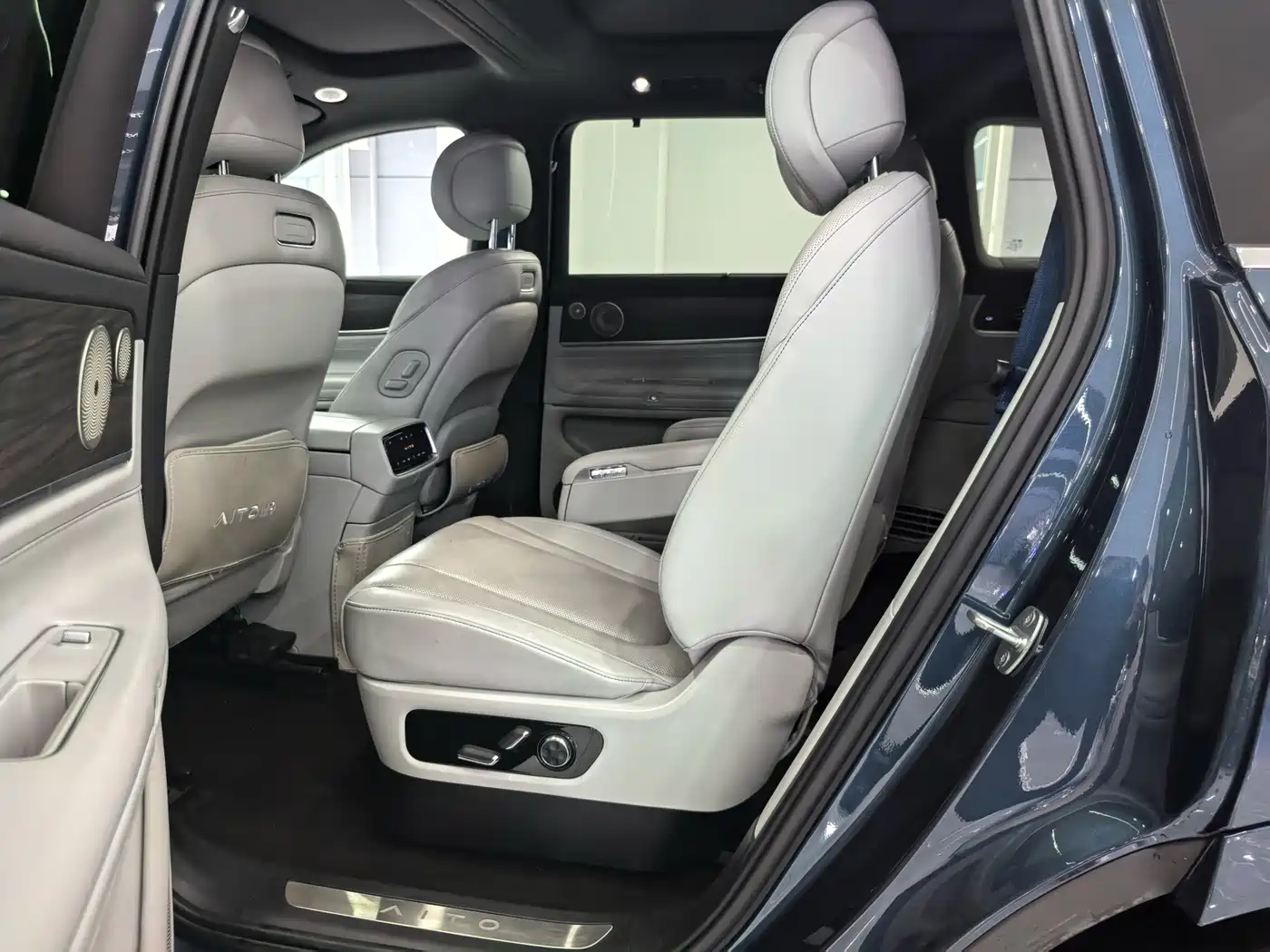 AITO Wenjie AITO M9 2024 Extended Range Ultra 42kWh 6-Seater фото 5