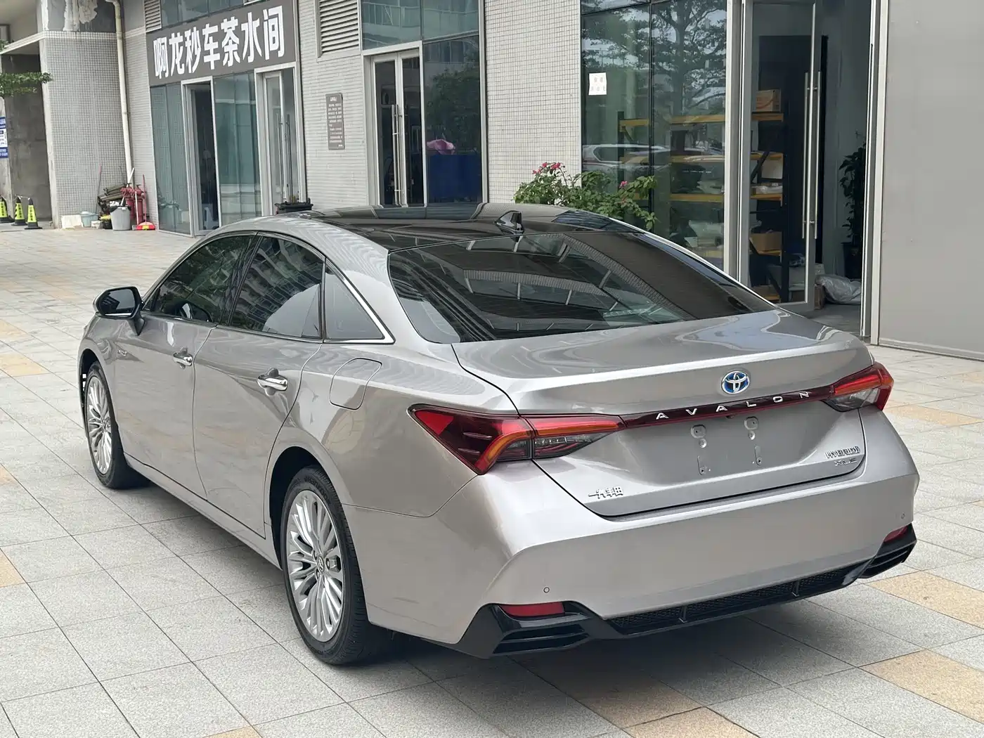 Toyota Avalon 2019 Hybrid 2.5L XLE Premium Edition China VI фото 5