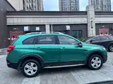 Photo 10 - Chevrolet Captiva