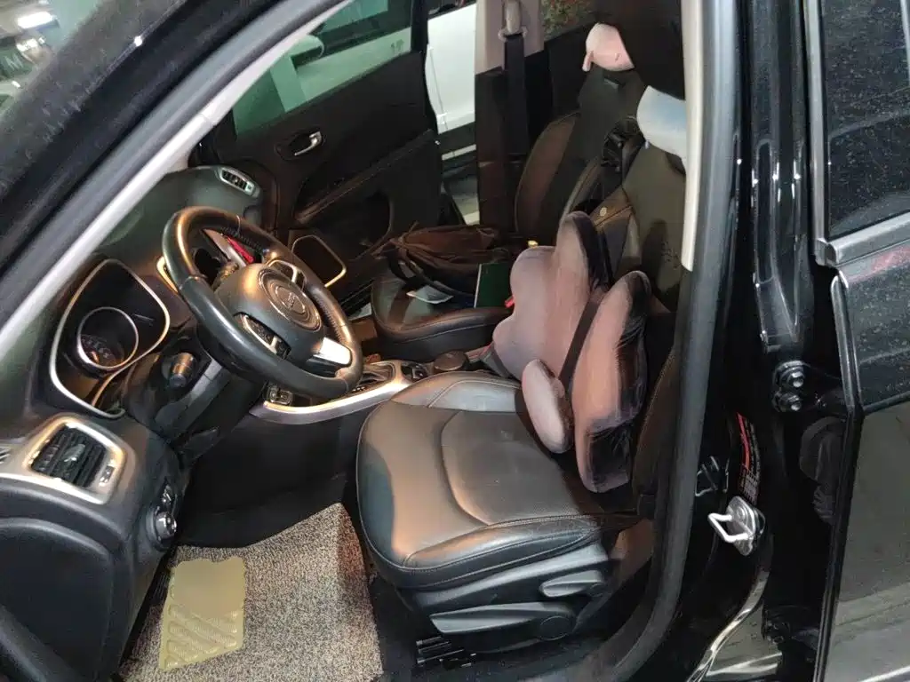 Photo 16 - Jeep Compass