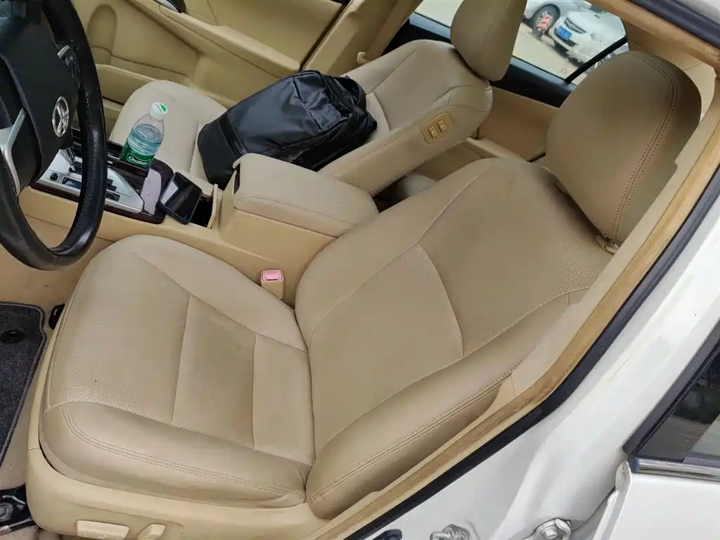 Toyota Camry 2015 2.0G Leading Edition фото 11
