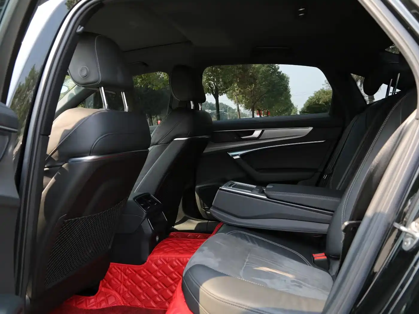 Фото 6 - Audi A6L