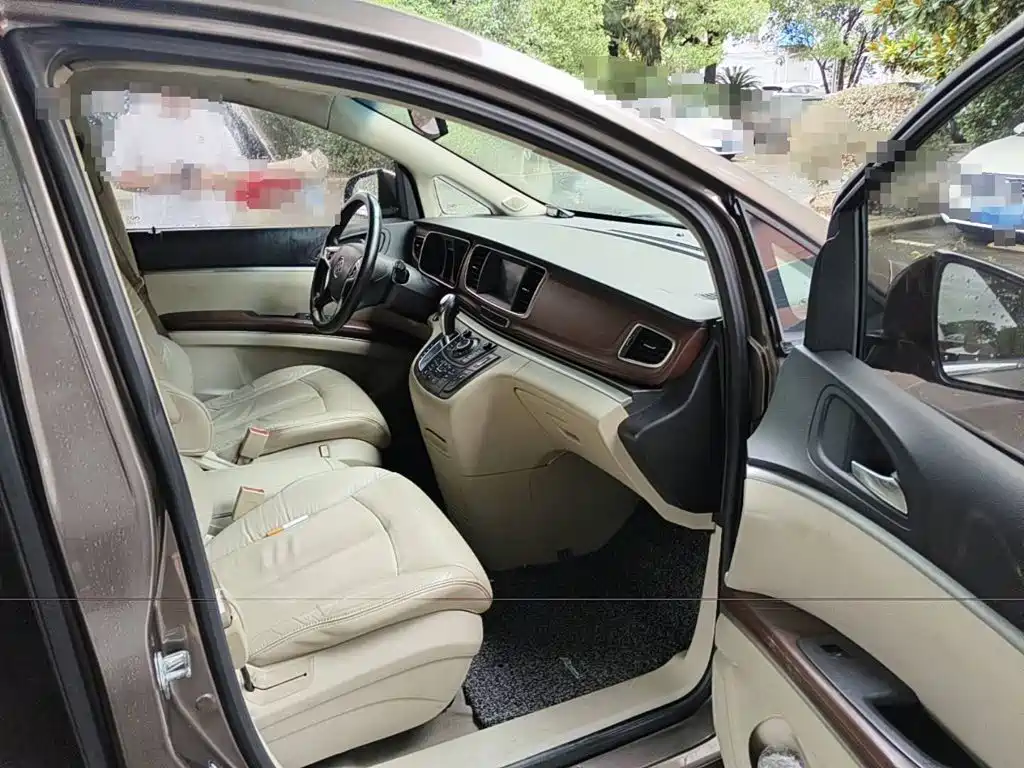 Фото 13 - Buick GL8