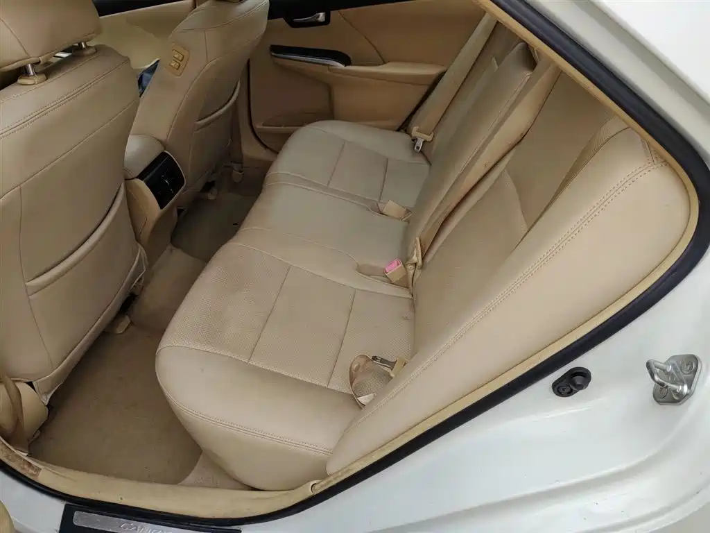 Toyota Camry 2015 2.0G Leading Edition фото 13